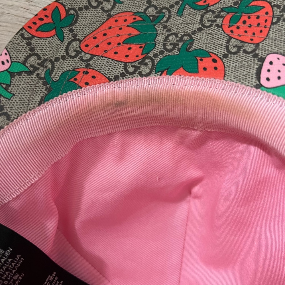 Authentic Gucci Beige GG Strawberry monogram baseball hat - Picture 4 of 4